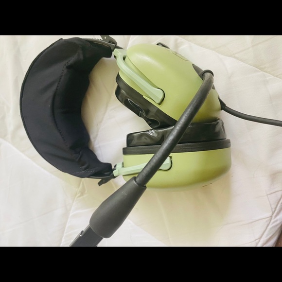 David Clark Aviation Headset Wired - Picture 3 of 6